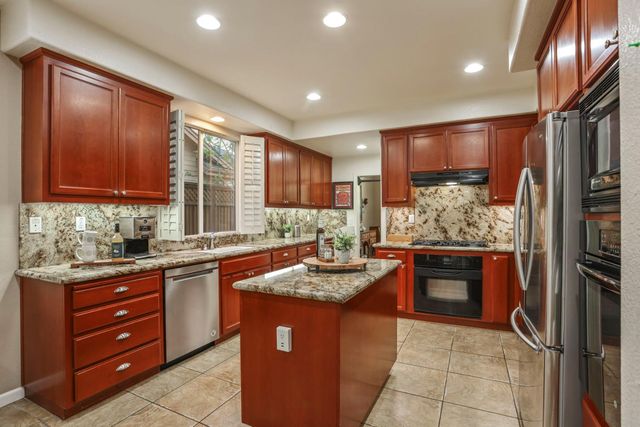 1583 Roger Dr, Tracy, CA 95304