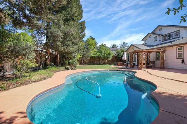 1583 Roger Dr, Tracy, CA 95304