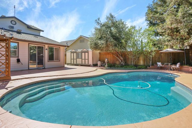 1583 Roger Dr, Tracy, CA 95304