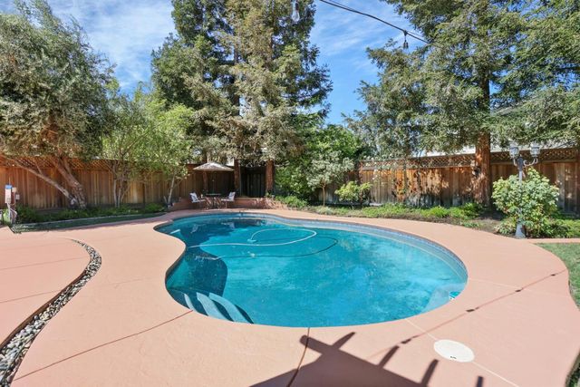 1583 Roger Dr, Tracy, CA 95304