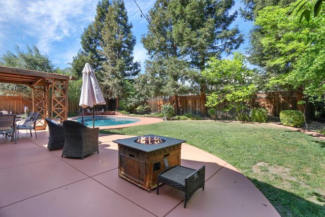 1583 Roger Dr, Tracy, CA 95304