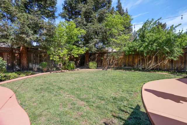 1583 Roger Dr, Tracy, CA 95304