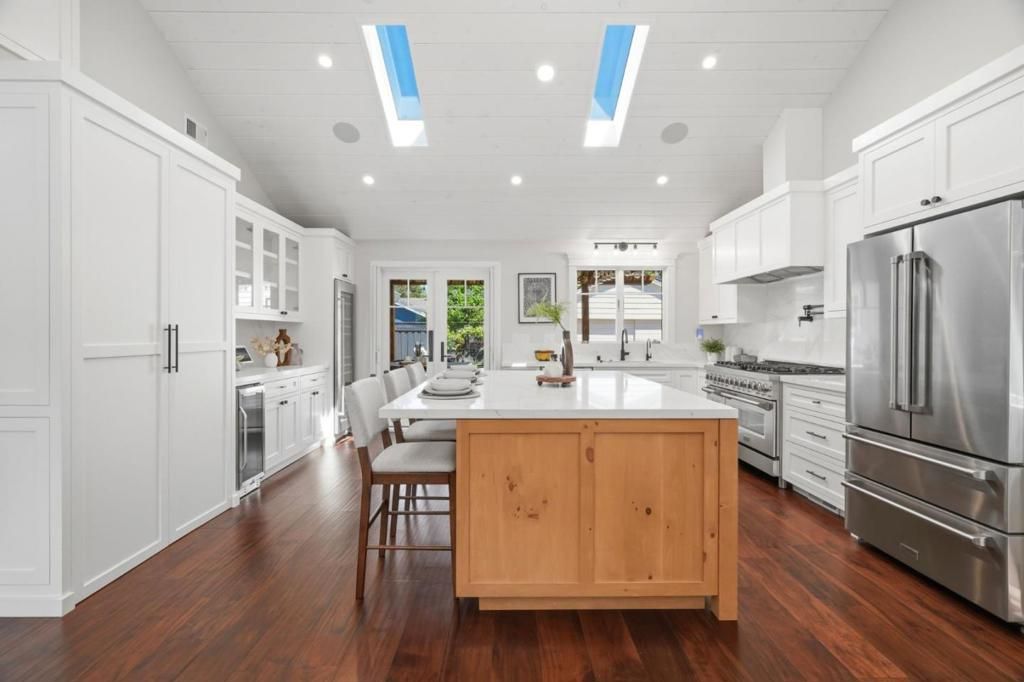 Image 10 of property listing at 1233 Malone Road, San Jose, CA 95125