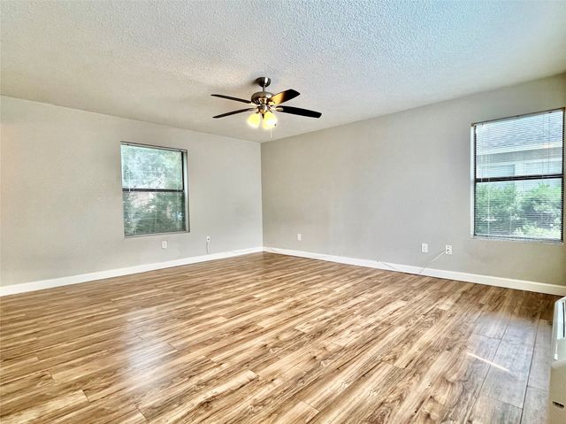 701 W Sycamore Street 101, Denton, TX 76201