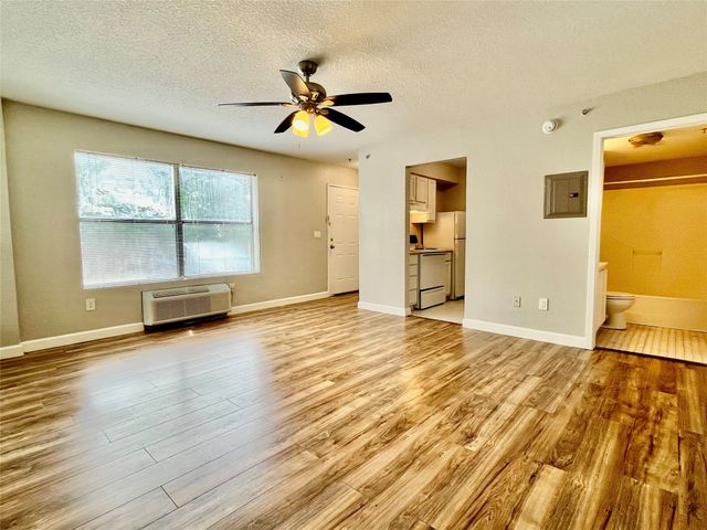 701 W Sycamore Street 101, Denton, TX 76201