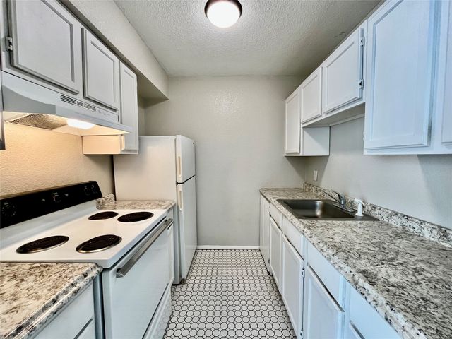 701 W Sycamore Street 101, Denton, TX 76201