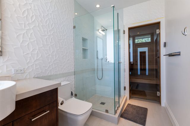 210 Pine Hollow Lane, Houston, TX 77056