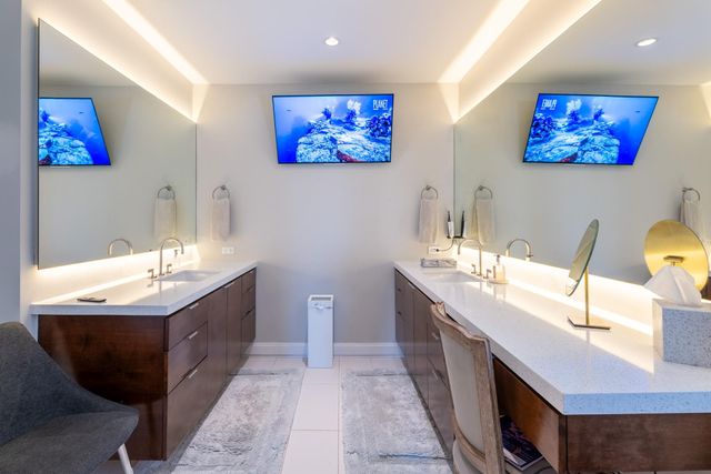 210 Pine Hollow Lane, Houston, TX 77056