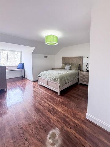 210 Pine Hollow Lane, Houston, TX 77056