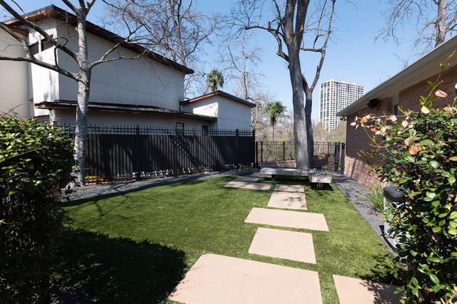 210 Pine Hollow Lane, Houston, TX 77056