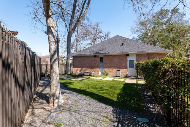 210 Pine Hollow Lane, Houston, TX 77056