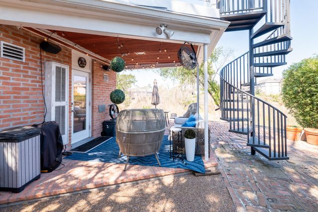 210 Pine Hollow Lane, Houston, TX 77056