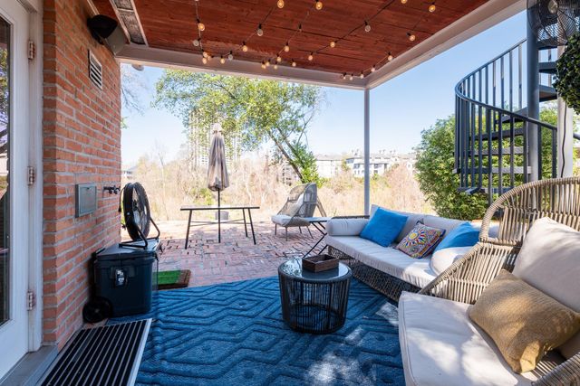 210 Pine Hollow Lane, Houston, TX 77056