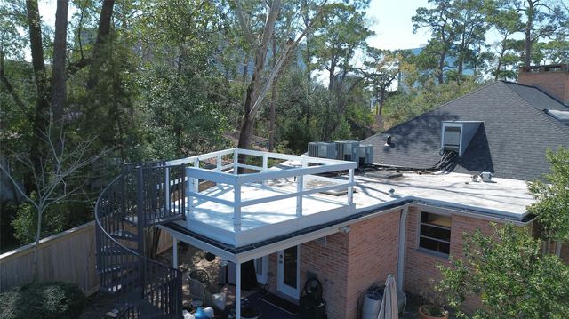 210 Pine Hollow Lane, Houston, TX 77056