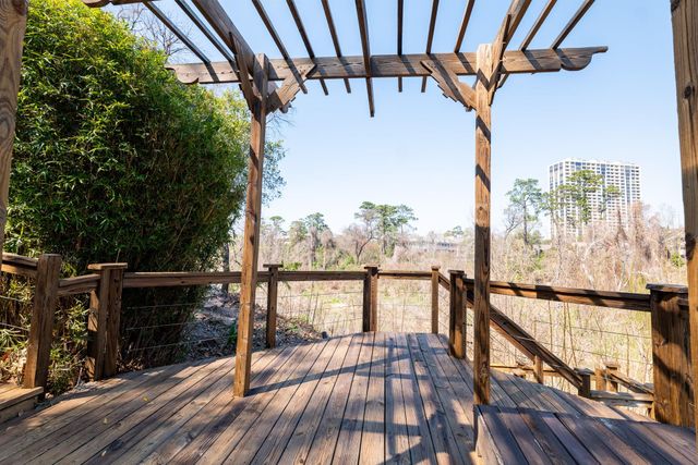 210 Pine Hollow Lane, Houston, TX 77056