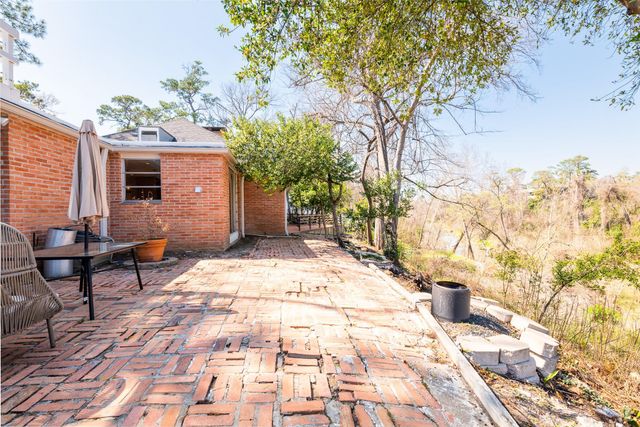 210 Pine Hollow Lane, Houston, TX 77056