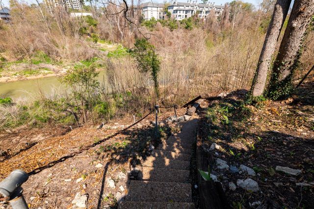 210 Pine Hollow Lane, Houston, TX 77056