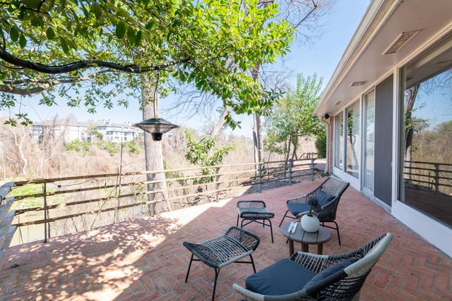 210 Pine Hollow Lane, Houston, TX 77056