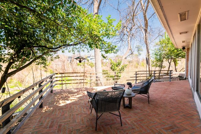 210 Pine Hollow Lane, Houston, TX 77056