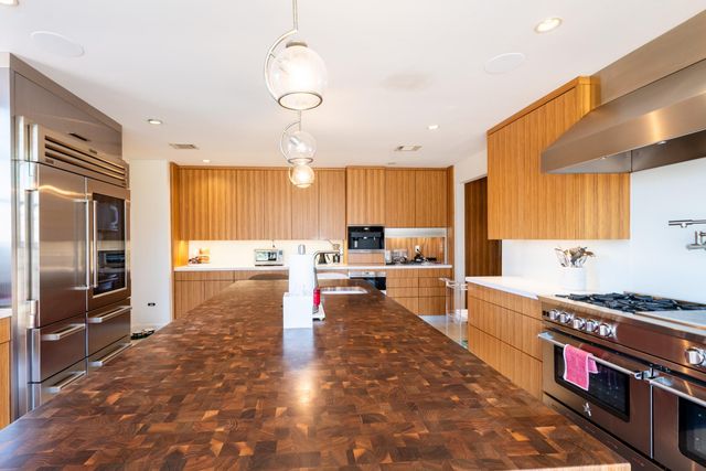 210 Pine Hollow Lane, Houston, TX 77056