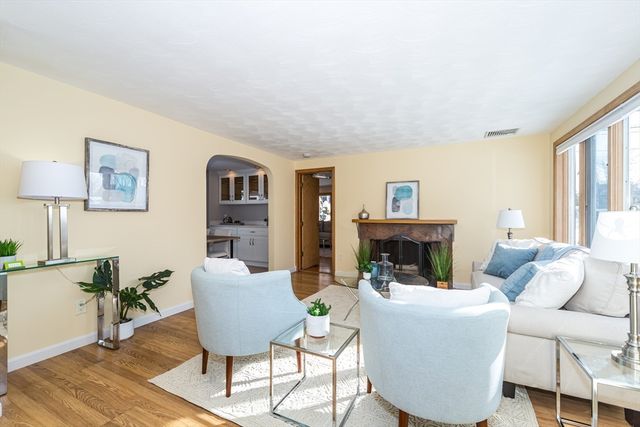 43 Charles St, Natick, MA 01760