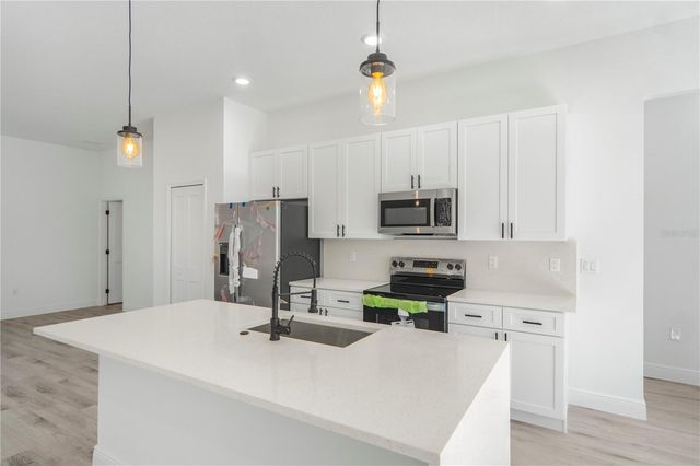 1915 W LINDEN DRIVE, Dunnellon, FL 34434