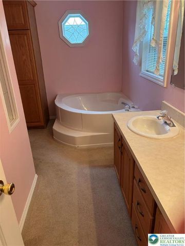 21 Abbey Road, Forks Twp, PA 18040