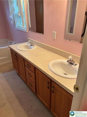 21 Abbey Road, Forks Twp, PA 18040