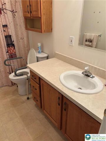 21 Abbey Road, Forks Twp, PA 18040