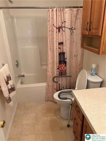 21 Abbey Road, Forks Twp, PA 18040