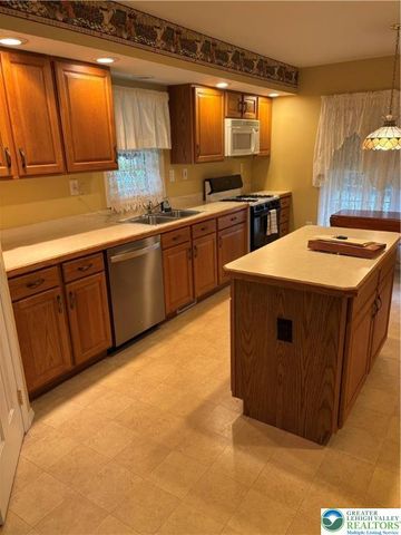 21 Abbey Road, Forks Twp, PA 18040