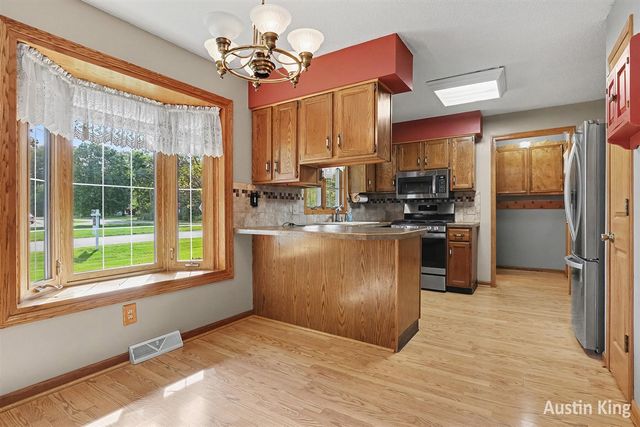 411 4th Street, Cedar Springs, MI 49319