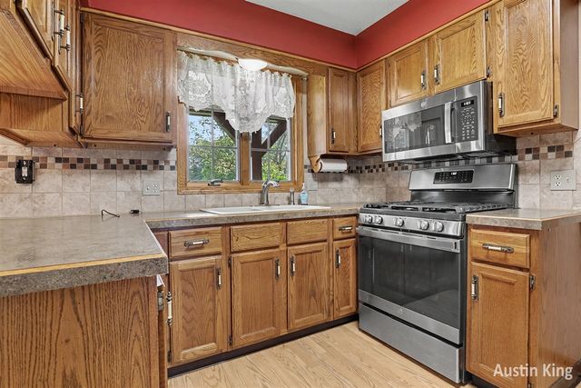 411 4th Street, Cedar Springs, MI 49319