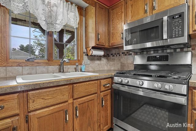 411 4th Street, Cedar Springs, MI 49319