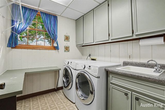 411 4th Street, Cedar Springs, MI 49319
