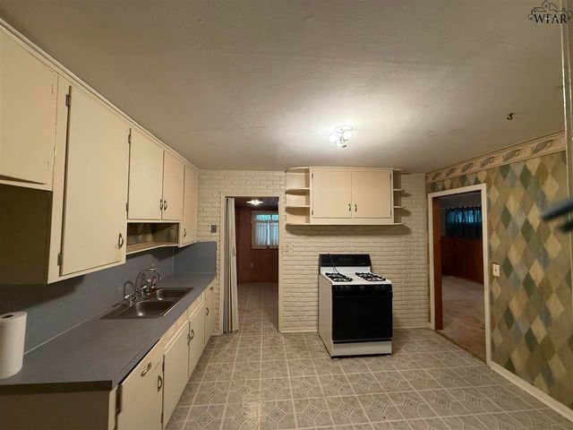 2513 INGLEWOOD DRIVE, Wichita Falls, TX 76301