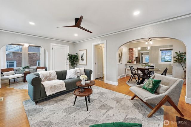 9231 39th Avenue S, Seattle, WA 98118