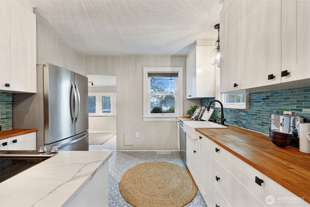 9231 39th Avenue S, Seattle, WA 98118