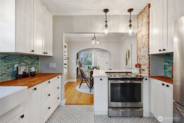 9231 39th Avenue S, Seattle, WA 98118