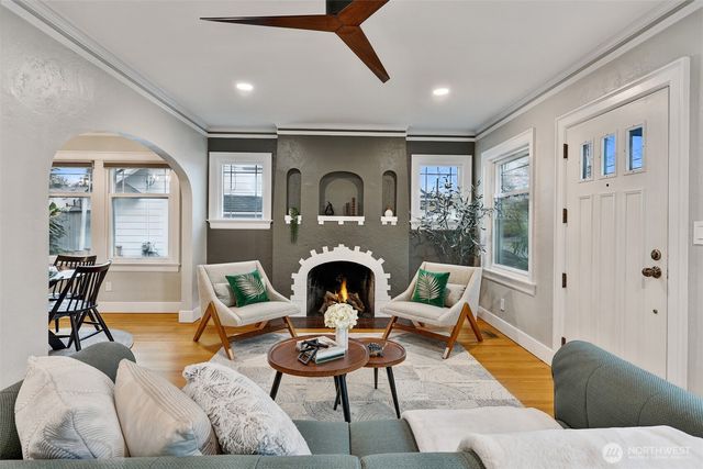 9231 39th Avenue S, Seattle, WA 98118