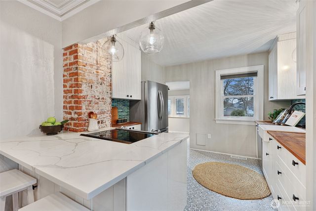 9231 39th Avenue S, Seattle, WA 98118