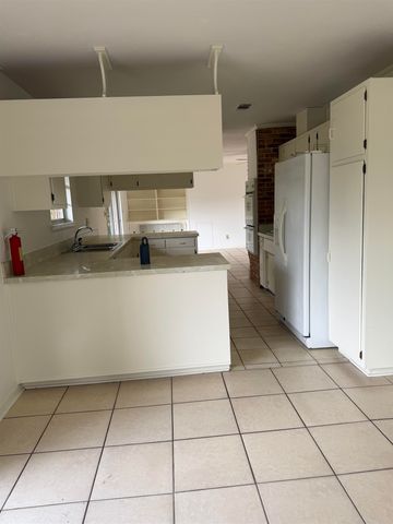 1932 Shady Oaks Drive, Tallahassee, FL 32303