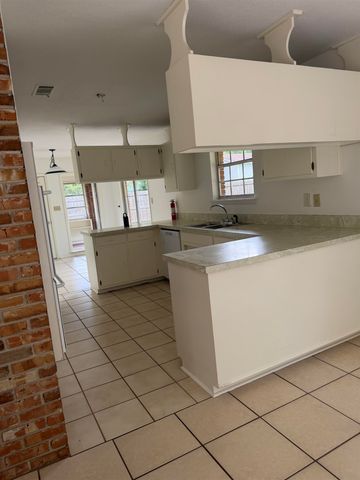 1932 Shady Oaks Drive, Tallahassee, FL 32303