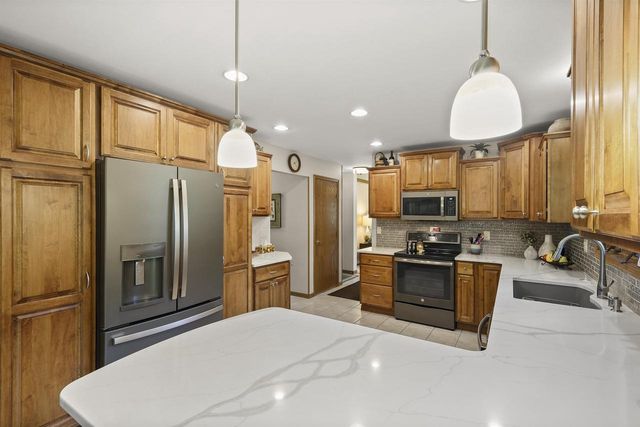 125 Coach House Drive, Madison, WI 53714