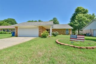 1107 W Windsor Way, Mustang, OK 73064