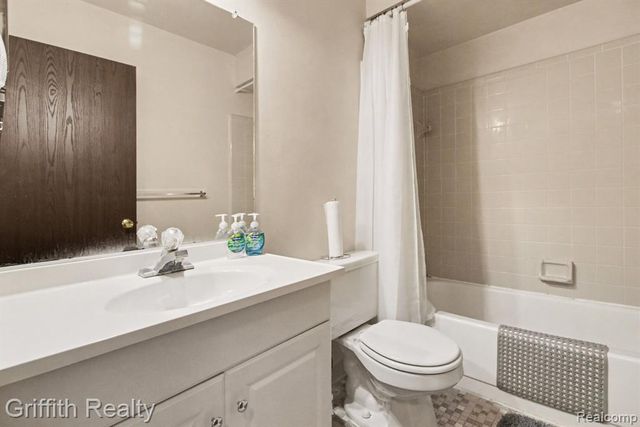 25231 Potomac Drive 2, South Lyon, MI 48178