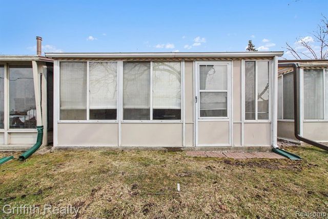 25231 Potomac Drive 2, South Lyon, MI 48178