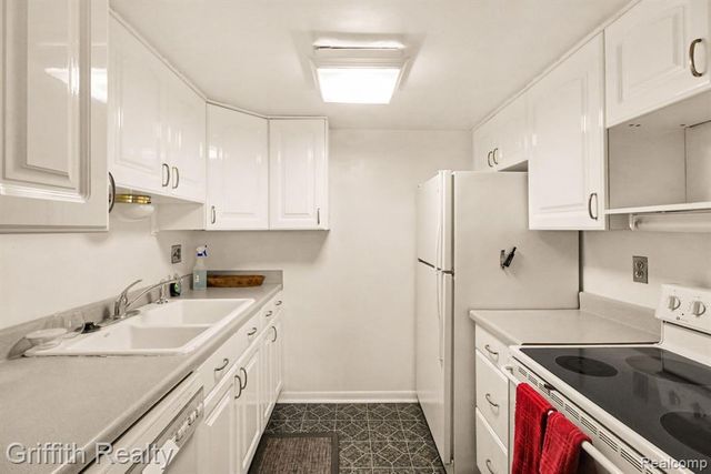 25231 Potomac Drive 2, South Lyon, MI 48178