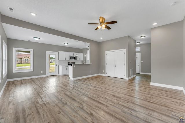 3306 SE Long ST, Topeka, KS 66605