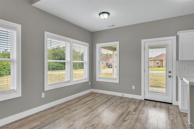 3306 SE Long ST, Topeka, KS 66605